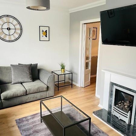 Wolverhampton Large 3 Bedrooms 5 Bed House Perfect For Short & Long Stays Contractors Business Nhs Insurance 1 Bathroom And Separate Wc Private Garden Driveway For 2 Large Vehicles Close To City Centre M6 M54 And Walsall Willenhall Cannock Property Eksteriør bilde