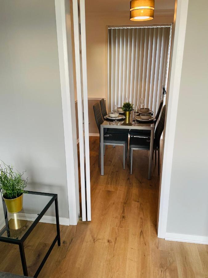 Wolverhampton Large 3 Bedrooms 5 Bed House Perfect For Short & Long Stays Contractors Business Nhs Insurance 1 Bathroom And Separate Wc Private Garden Driveway For 2 Large Vehicles Close To City Centre M6 M54 And Walsall Willenhall Cannock Property Eksteriør bilde